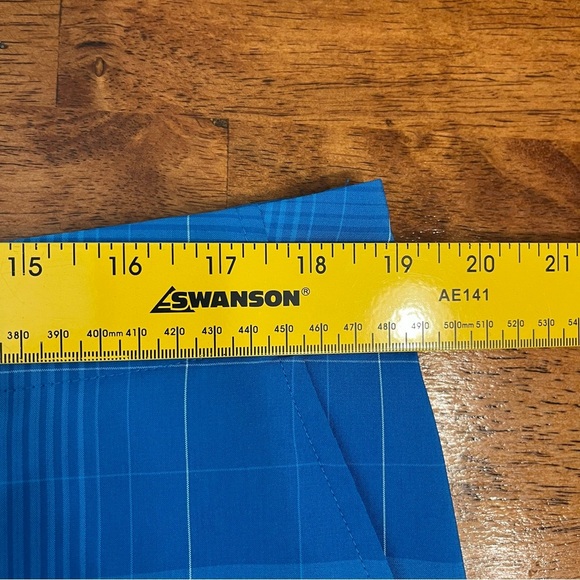 Under Armour Men's Blue Checkered Shorts size 36 - Picture 3 of 7